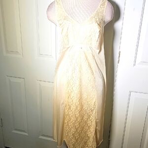 Triumph International Vintage Elegant Cream Lace Slip Dress. Size Large.
